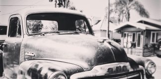 Unpacking the head of the Statue of Liberty